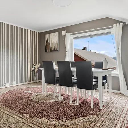 Koselig, Fint Utsikt Og Solrik Apartment Svolvær